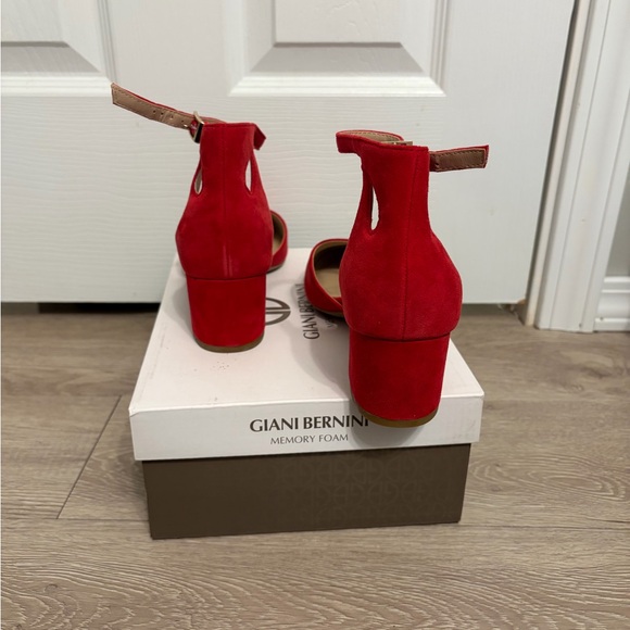 Giani Bernini Red Suede Block Heels - Picture 4 of 8